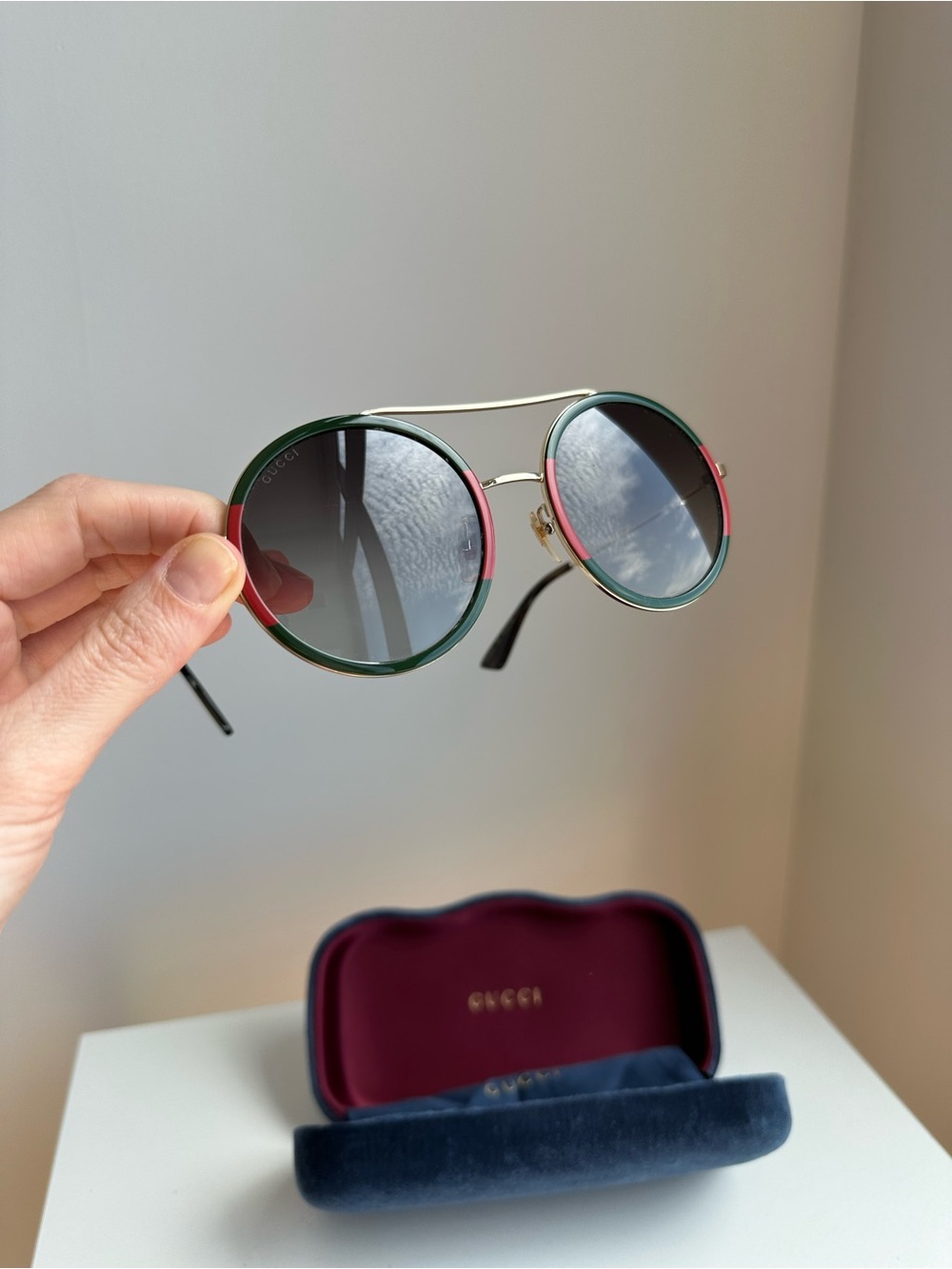 Gucci Round Metal Frame Sunglasses with Green and Red Trim - Picture 6 of 7